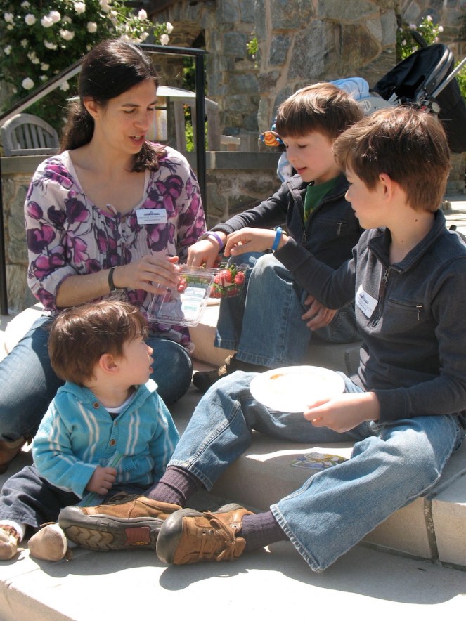 em-with-3-boys-picnicing-at-lewis-ginter-gardens